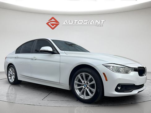 Used 2018 BMW 320i Sedan RWD image 10