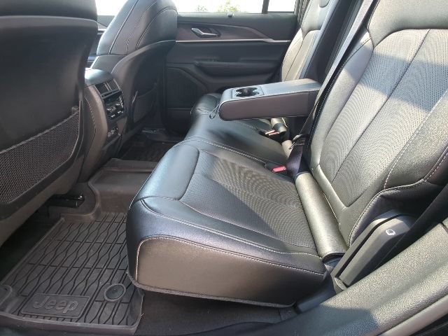 Used 2024 Jeep Grand Cherokee Limited w/ Luxury Tech Group II AWD/4WD image 24