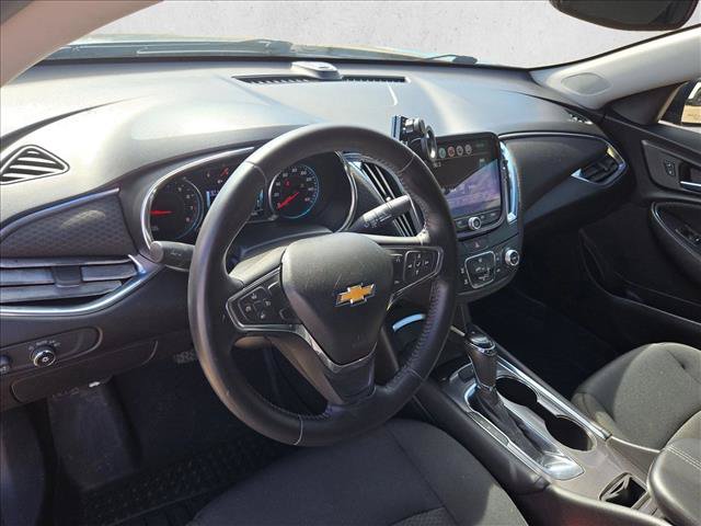 Used 2017 Chevrolet Malibu LT FWD image 10