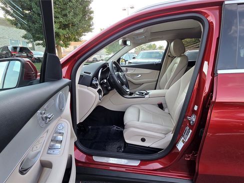 Used 2017 Mercedes-Benz GLC 300 4MATIC image 49