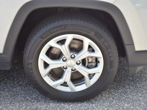 Used 2024 Jeep Compass Latitude AWD/4WD image 10