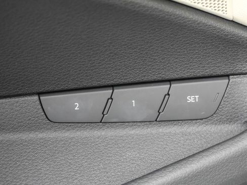 Used 2024 Audi Q8 e-tron Premium Plus w/ Premium Plus Package image 37