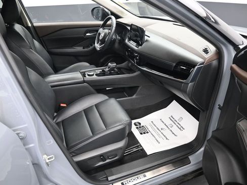 Used 2023 Nissan Rogue SL w/ SL Premium Package image 12