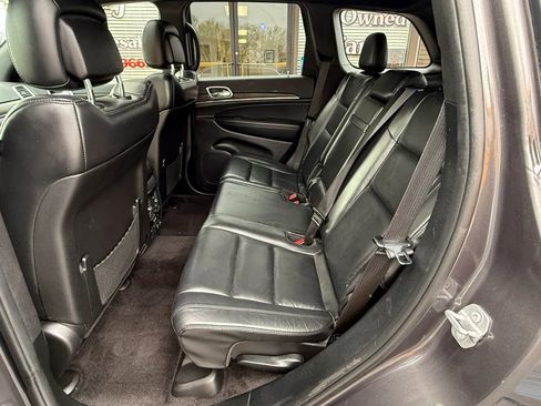 Used 2018 Jeep Grand Cherokee Limited image 16