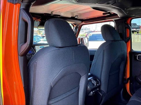New 2025 Jeep Gladiator Sport image 13