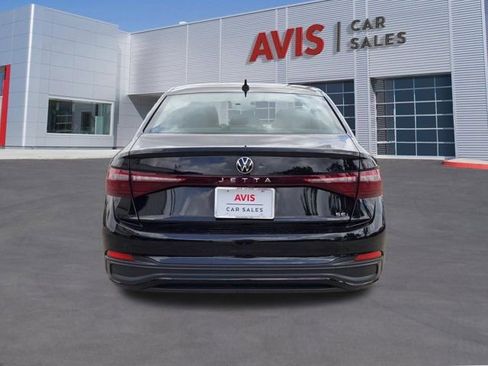 Used 2025 Volkswagen Jetta SE FWD image 6