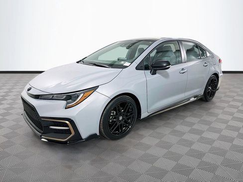 Used 2022 Toyota Corolla SE FWD image 3
