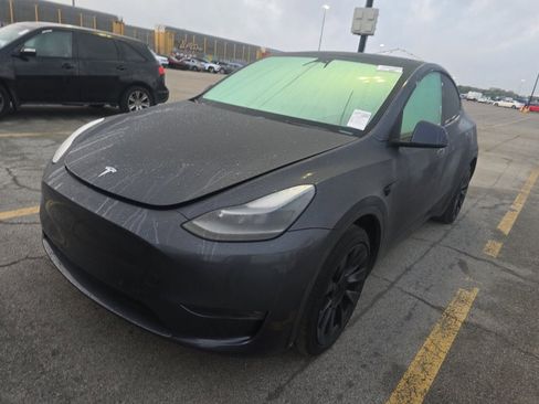Used 2022 Tesla Model Y Long Range image 1