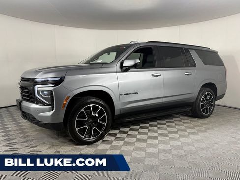 Used 2026 Chevrolet Suburban RST AWD/4WD image 1