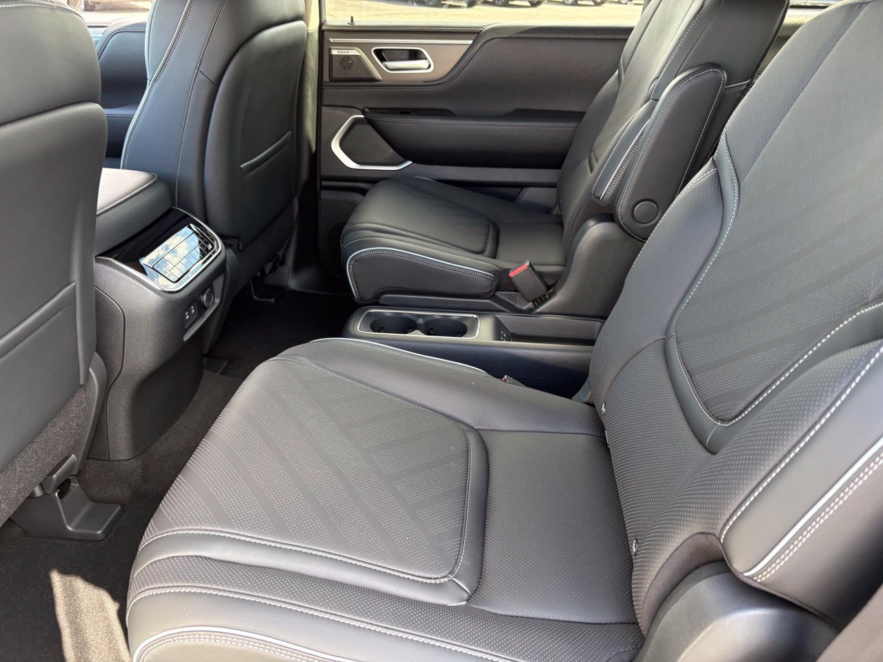 New 2027 INFINITI QX80 Luxe RWD image 18