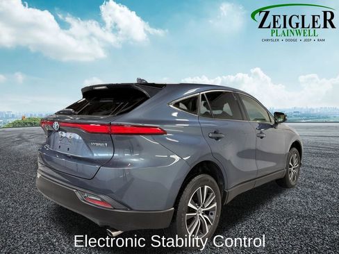 Used 2022 Toyota Venza LE image 8