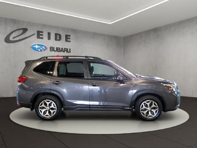Used 2020 Subaru Forester Premium AWD/4WD image 12
