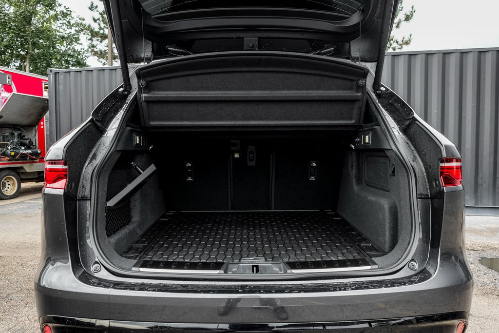 New 2026 Jaguar F-PACE R-Dynamic S AWD/4WD image 9
