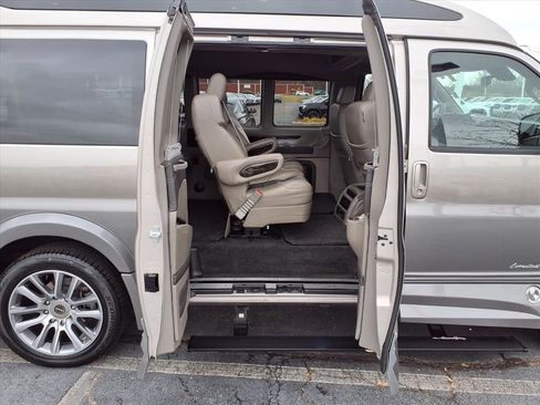 Used 2020 GMC Savana 2500 w/ Enhanced Convenience Package image 30
