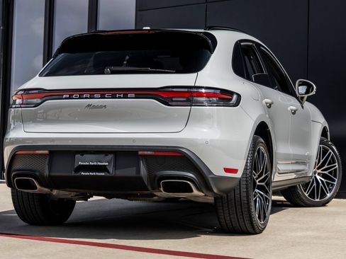 Certified 2025 Porsche Macan AWD/4WD image 11