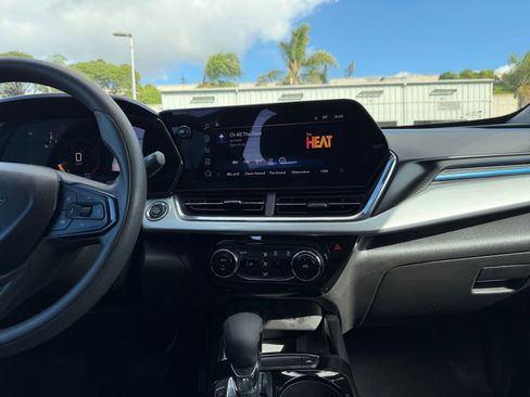 Used 2025 Chevrolet Trax LT image 18