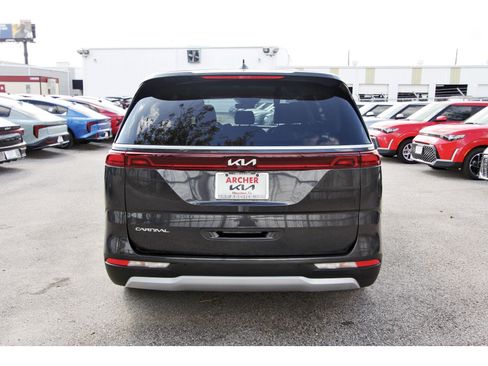 Certified 2024 Kia Carnival LX image 6