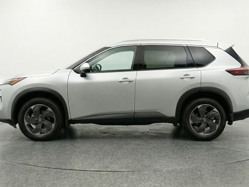 Used 2025 Nissan Rogue SV image 5