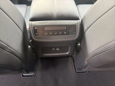 Used 2025 Nissan Pathfinder SL AWD/4WD image 18