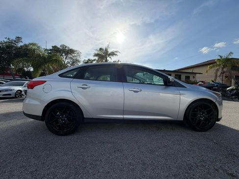 Used 2016 Ford Focus SE w/ Equipment Group 201A FWD image 8