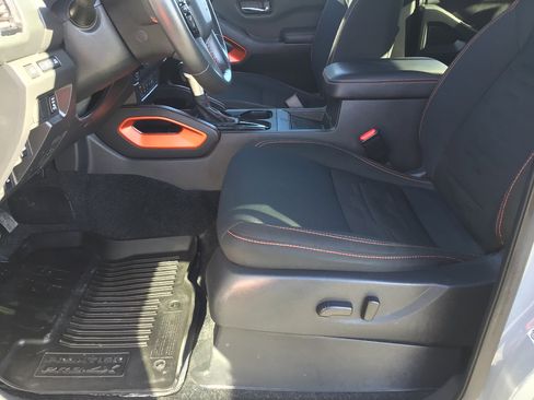 Used 2023 Nissan Frontier PRO-4X w/ Pro Convenience Package image 12