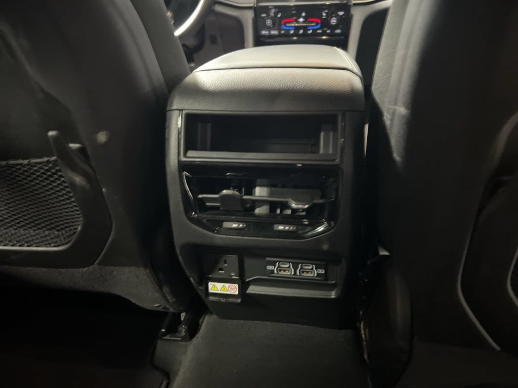 Used 2025 Jeep Grand Cherokee Altitude AWD/4WD image 15