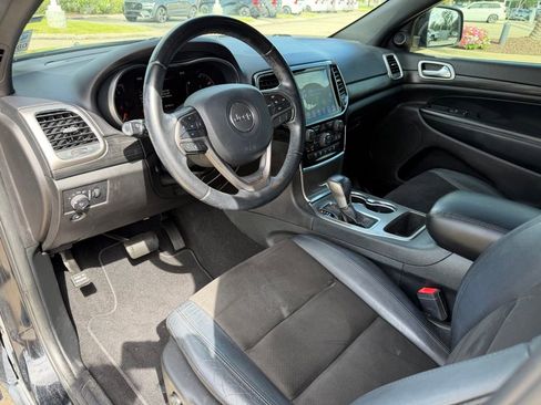 Used 2020 Jeep Grand Cherokee Laredo w/ Laredo X Package RWD image 11