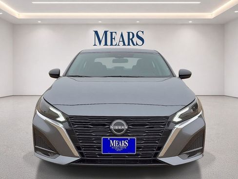 Used 2025 Nissan Altima 2.5 SV FWD image 8