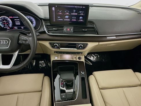 Used 2024 Audi Q5 e Premium Plus w/ Premium Plus Package image 11