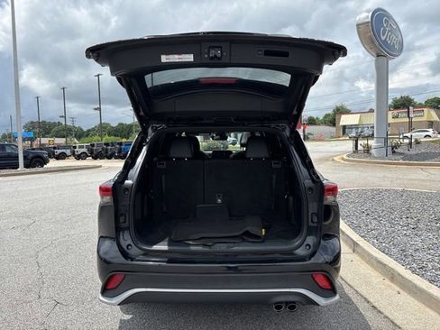 Used 2021 Toyota Highlander XSE AWD/4WD image 28