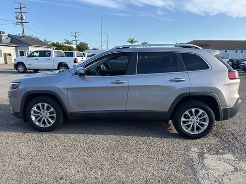 Used 2019 Jeep Cherokee Latitude w/ Popular Appearance Group FWD image 8