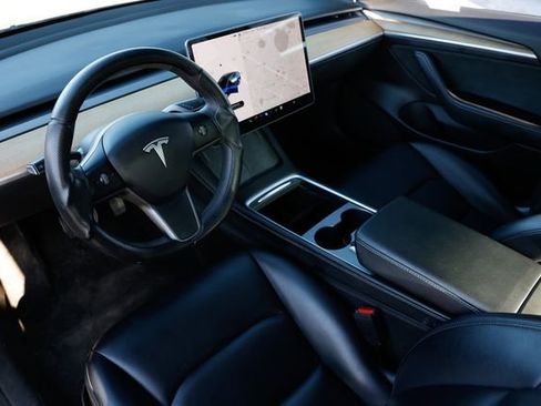 Used 2022 Tesla Model 3 Standard Range image 9