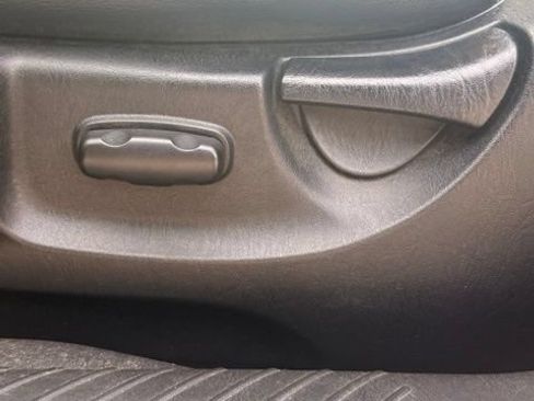 Used 2005 Ford Escape Limited FWD image 18