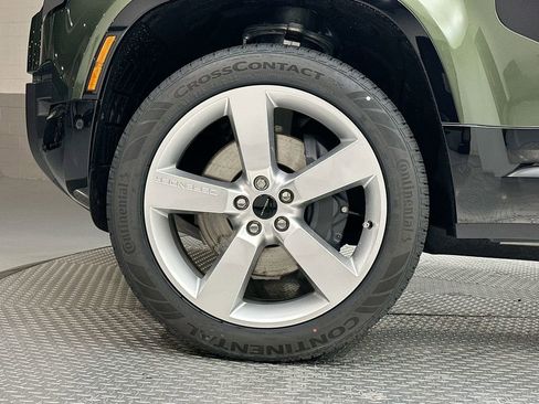 New 2026 Land Rover Defender 130 X-Dynamic SE image 5