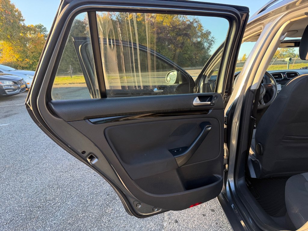 Used 2010 Volkswagen Jetta S FWD image 23