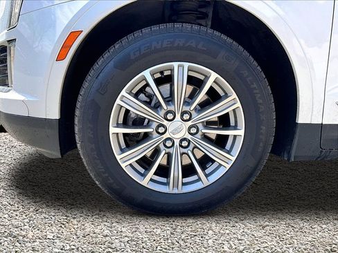 Used 2017 Cadillac XT5 Luxury w/ Driver Awareness Package AWD/4WD image 9