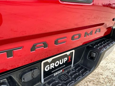 Used 2022 Toyota Tacoma TRD Off-Road AWD/4WD image 31