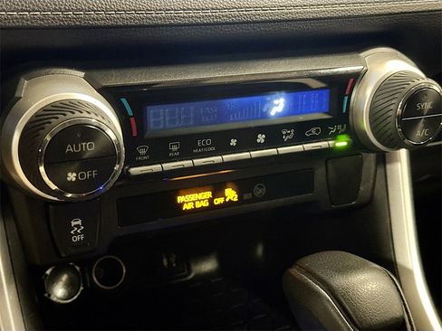 Used 2019 Toyota RAV4 LE image 17