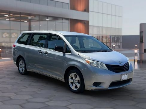 Used 2014 Toyota Sienna L FWD image 8