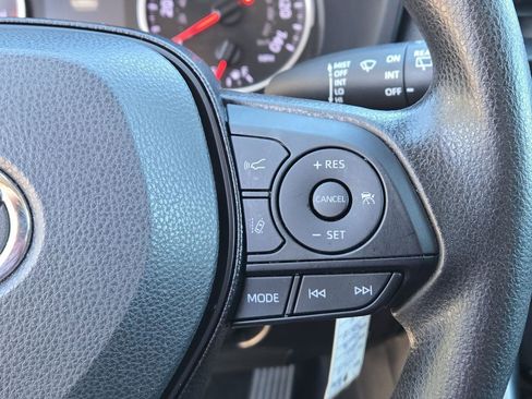 Used 2021 Toyota RAV4 LE image 22