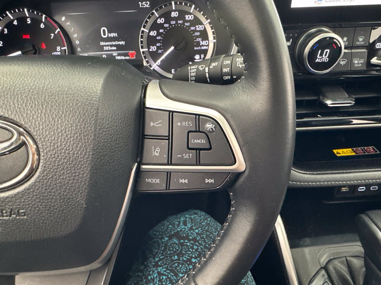 Used 2025 Toyota Highlander XLE AWD/4WD image 23