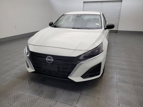 Used 2025 Nissan Altima 2.5 SV FWD image 15