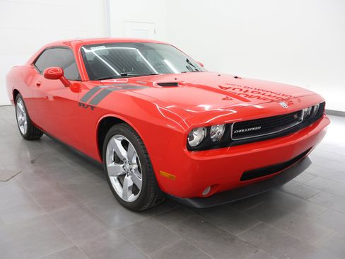 Used 2009 Dodge Challenger R/T RWD image 2