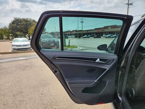 Used 2017 Volkswagen GTI S image 9