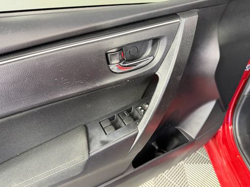 Used 2019 Toyota Corolla LE w/ Carpet Mat Package (TMS) FWD image 31