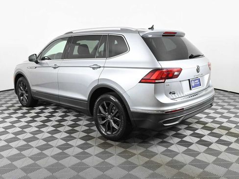 Certified 2024 Volkswagen Tiguan SE FWD image 7