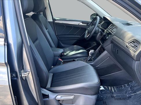 Used 2024 Volkswagen Tiguan SE FWD image 8