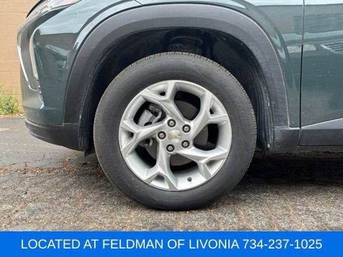 Used 2025 Chevrolet Trax LS w/ LS Convenience Package FWD image 5