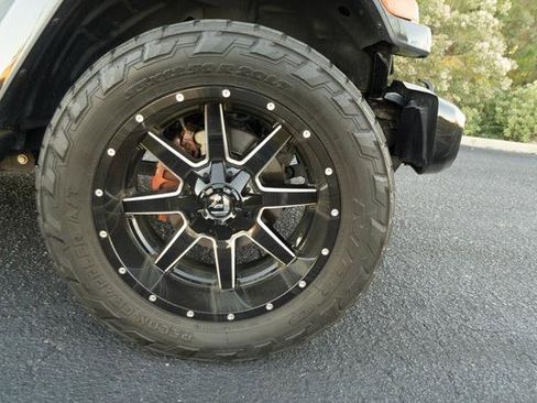 Used 2021 Jeep Gladiator Overland image 35