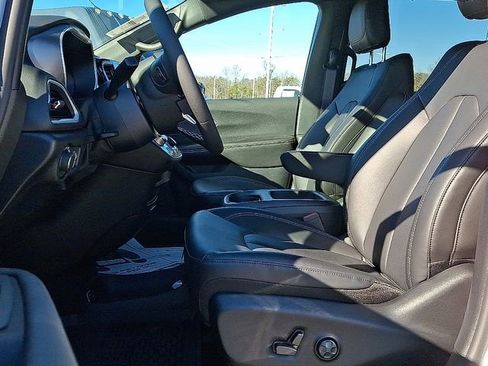 New 2026 Chrysler Voyager LX FWD image 7